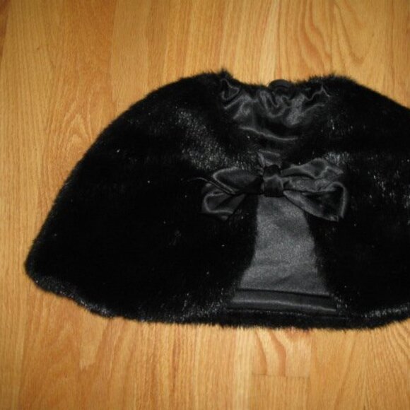 GIRL'S SIZE XS (2 - 4) BLACK FAUX FUR CAPE, CHIRISTMAS, HOLIDAY CAPELET, PARTY - Picture 2 of 8